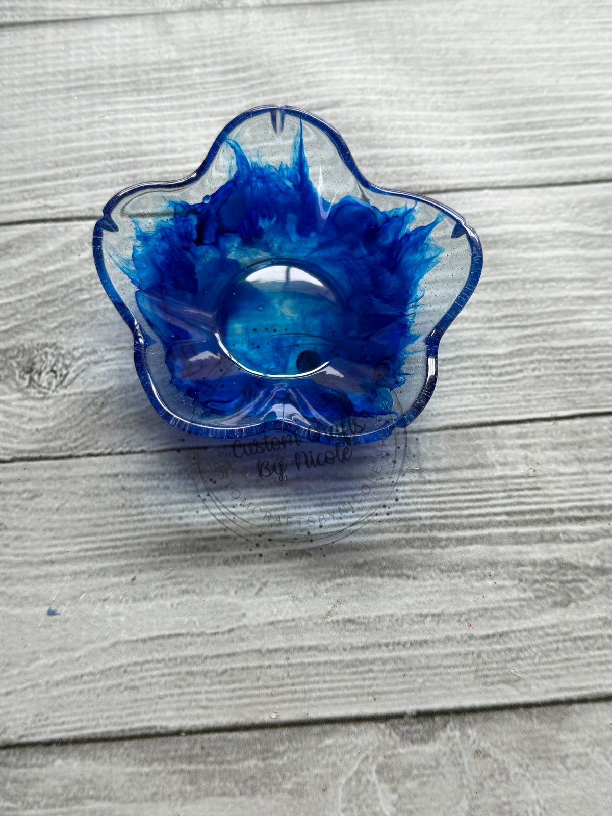 Blue ink flower dish