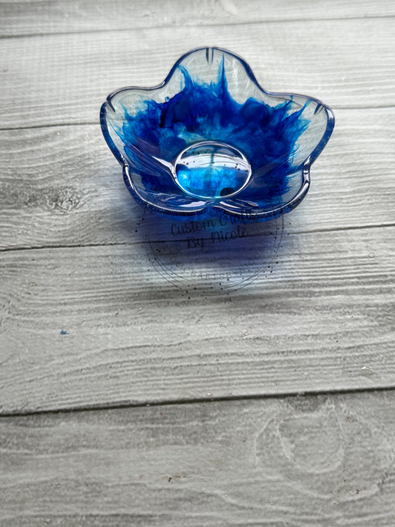 Blue ink flower dish