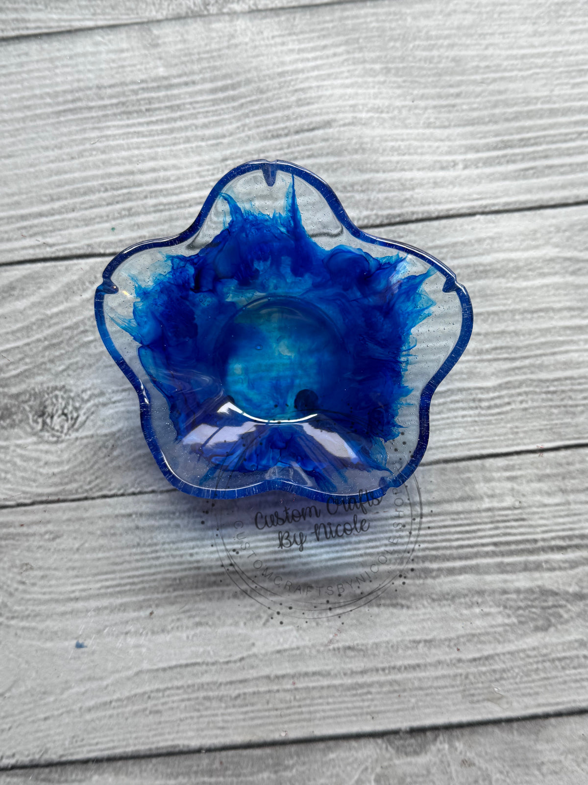 Blue ink flower dish